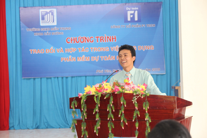 Ths Đinh Văn Vinh – Phó trưởng khoa Cầu đường trường ĐH xây dựng Miền Trung phát biểu khai mạc